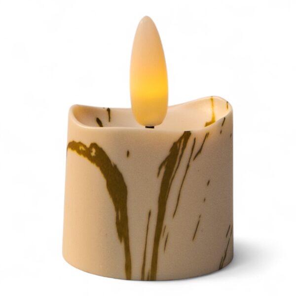 Et sæt med 12 beige 3D genopladelige LED-fyrfadslys med marmor-guld striber, realistisk glødende flamme, timerfunktion, fjernbetjening og op til 400 timers brug, fotograferet på hvid baggrund.