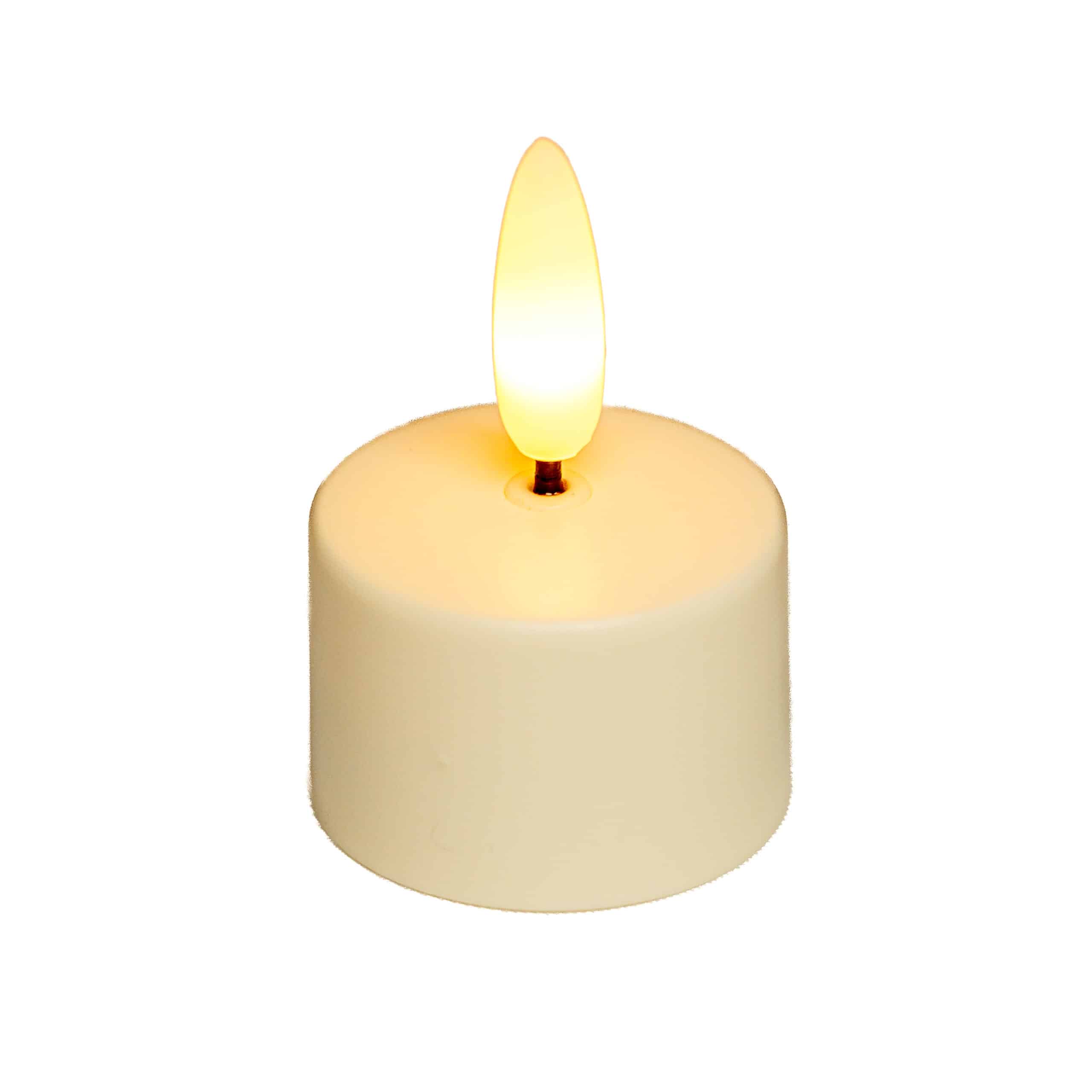 Een set van 6 oplaadbare LED waxinelichtjes 3D waxinelichtjes met timerfunctie, geeloranje vlameffect, brandtijd van 175 uur en afstandsbediening, geïsoleerd afgebeeld op een witte achtergrond.