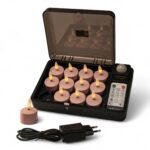 Rosa genopladelige fyrfadslys fra DORSETTO med realistisk 3D-flamme og brændetid op til 400 timer pr. lys. Sæt med 12 leveres med magnetisk opladeboks og fjernbetjening til sikker belysning uden ild.