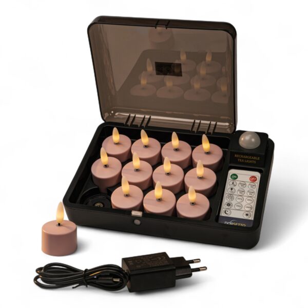 Rosa genopladelige fyrfadslys fra DORSETTO med realistisk 3D-flamme og brændetid op til 400 timer pr. lys. Sæt med 12 leveres med magnetisk opladeboks og fjernbetjening til sikker belysning uden ild.